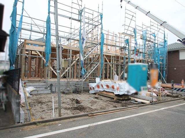 Local appearance photo. Hino Shinmachi 4-chome completion of framework at the time