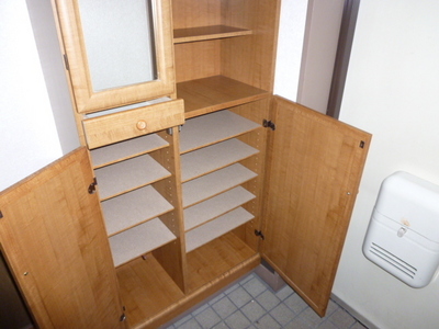Entrance. Cupboard