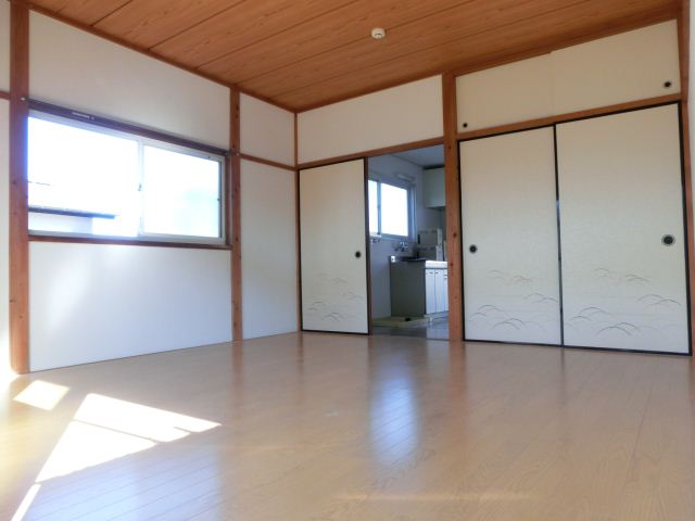 Living and room.  ☆ Western-style is an 8-tatami rooms ☆