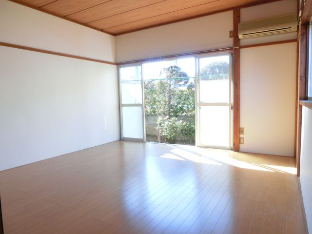 Living and room.  ☆ Western-style is an 8-tatami rooms ☆