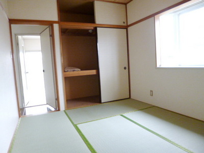 Receipt. With upper closet in a Japanese-style room storage