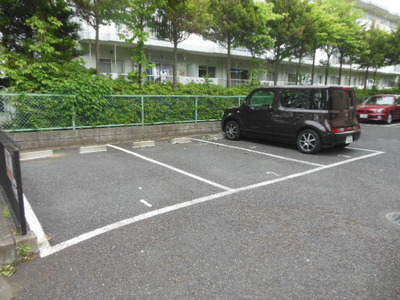 Parking lot. Parking is also equipped with on-site premises It is convenient