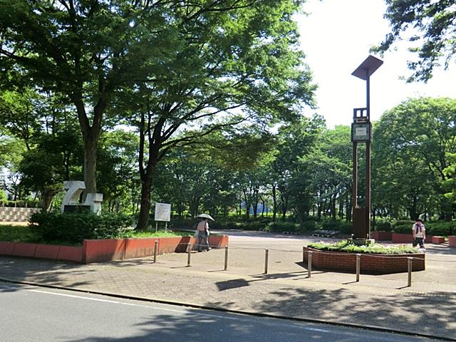 park. 880m to Central Park Hino