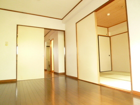 Living and room. Japanese-style room, Dining eye is Ikitodoki to the kitchen ☆ 