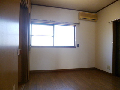 Living and room. Corner room ・ Two-sided lighting