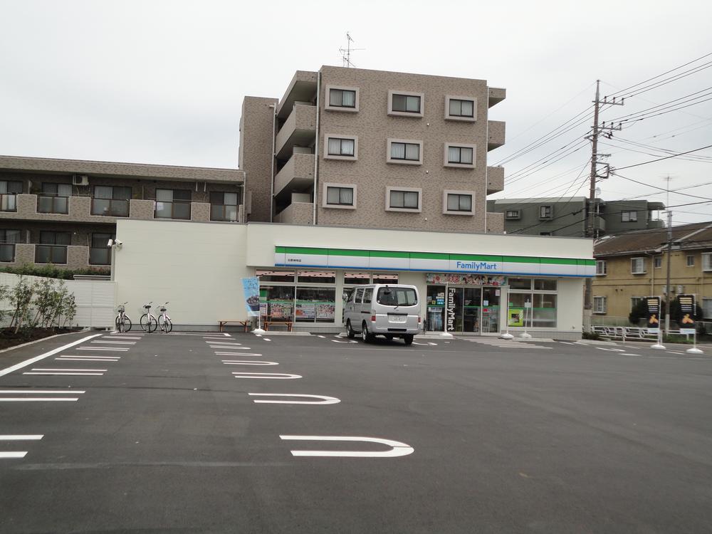 Convenience store. FamilyMart practice Women's Junior College 499m before shop