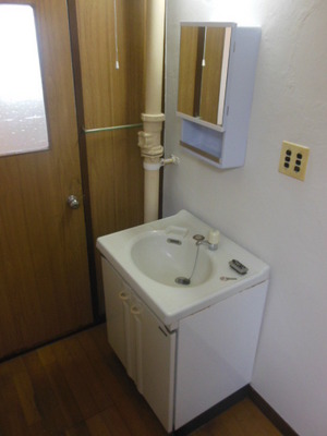 Washroom. Independent wash basin