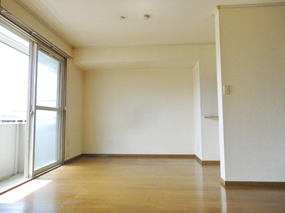 Other room space.  ☆ Bright is ☆ 