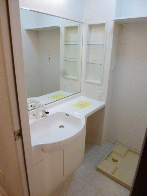 Washroom. Mirror is large