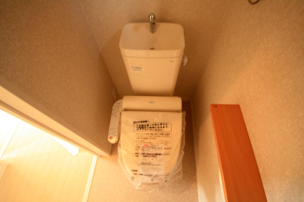 Toilet. Indoor (12 May 2013) Shooting Building 3