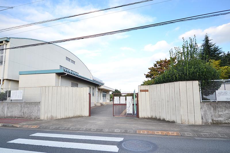 Primary school. 1100m to Hino Municipal Hino fifth elementary school