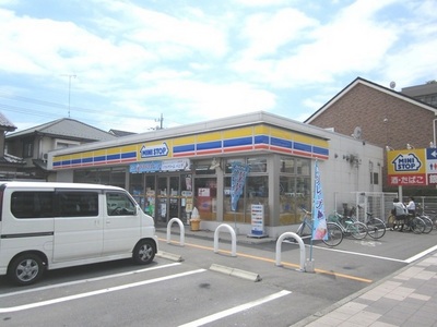 Convenience store. MINISTOP up (convenience store) 210m