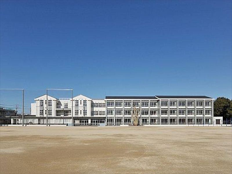 Junior high school. 1369m to Hino Municipal Hino first junior high school
