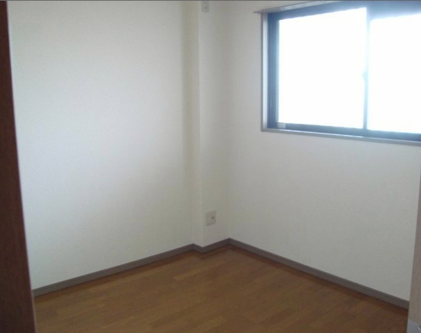 Living and room. It is with storage of Western-style.
