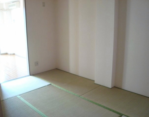 Living and room. It is a Japanese-style calm relaxed.