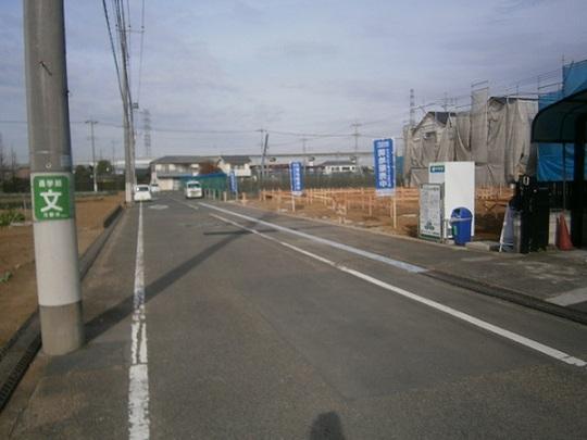 Local photos, including front road. Frontal road