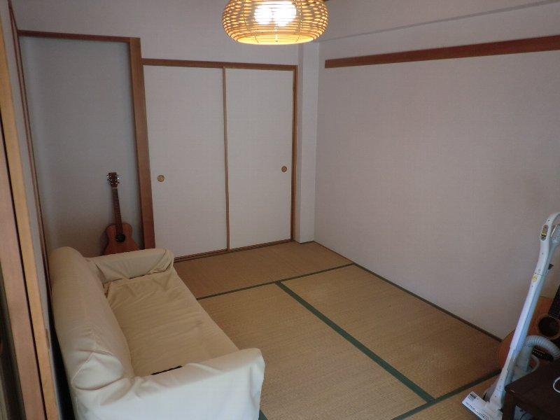 Non-living room. Japanese-style room is also very beautiful to your.