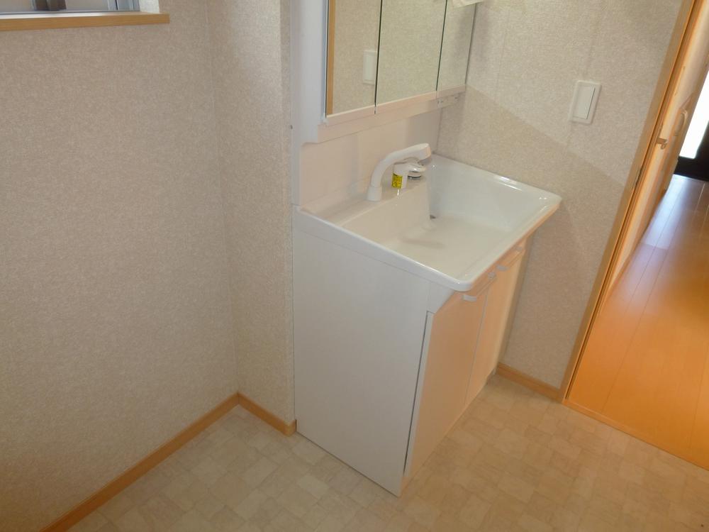 Wash basin, toilet. December 2013 shooting 1 Building washroom