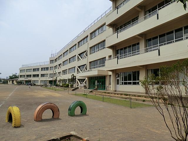 Primary school. Hino Municipal Nanping 400m up to elementary school