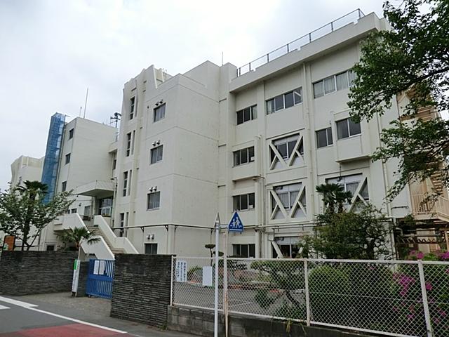 Primary school. 880m to Hino Municipal second elementary school