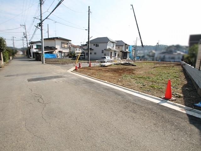 Local photos, including front road. Hino Nishihirayama 1-chome, site landscape Vacant lot