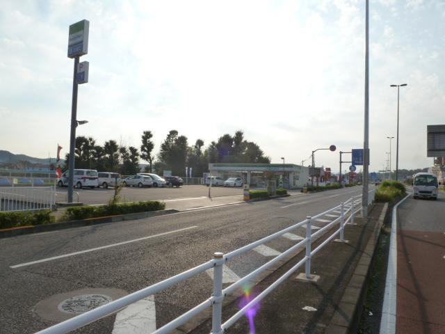 Convenience store. FamilyMart 400m to Hino Ueda shop