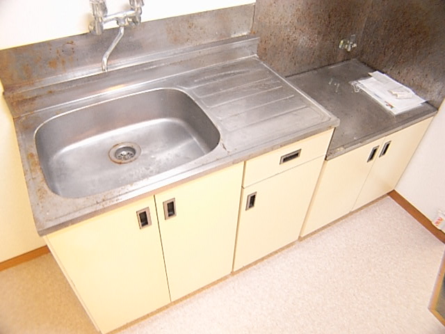 Kitchen. Two-burner stove installation Allowed