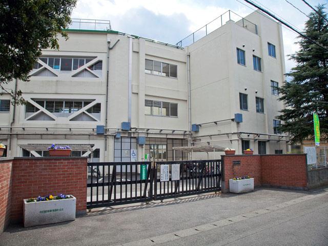 Primary school. 700m to Hino Municipal Hino fourth elementary school