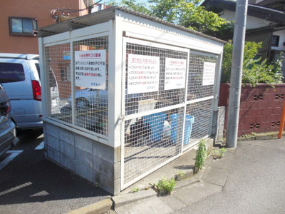 Other common areas. Shared garbage yard