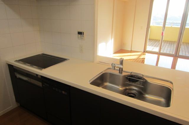 Kitchen. living, Liberating kitchen balcony overlooking, With Dipoza, IH cooking heater