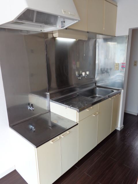 Kitchen.  ☆ 2-neck is a gas stove can be installed kitchen ☆ 