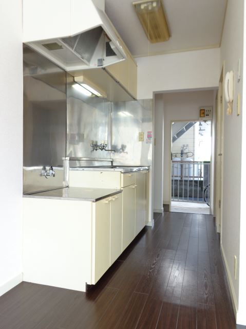 Kitchen.  ☆ Cupboard ・ Washing machine Storage ・ Easy-to-use and placement kitchen ☆ 