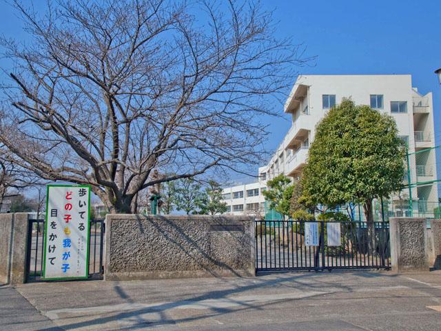 Primary school. Nanping elementary school until the 1040m walk about 13 minutes