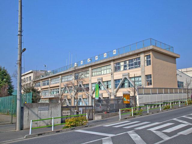 Junior high school. Nanami 1500m walk about 19 minutes until junior high school