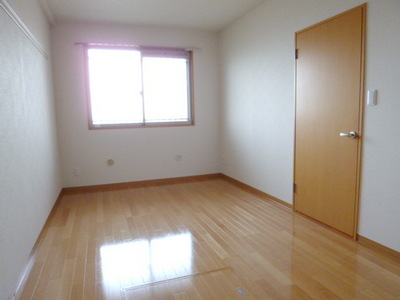 Other room space. Perfect for north Western-style in the bedroom