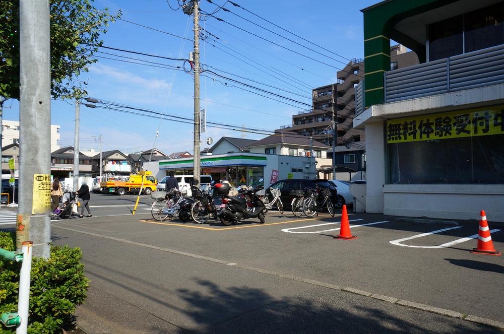 Convenience store. 808m to FamilyMart Hino Asahigaoka shop