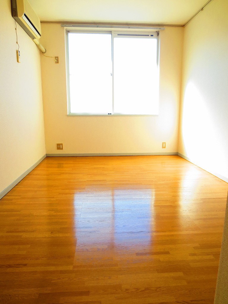 Living and room. It is a bright room ☆ 