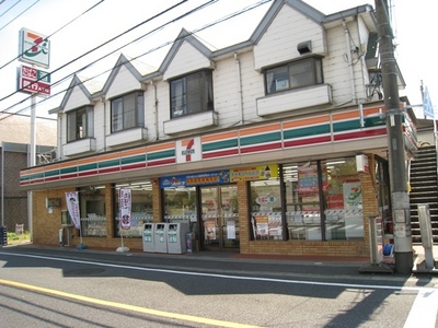 Convenience store. 300m to Seven-Eleven (convenience store)