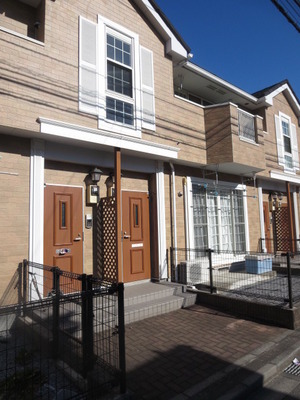 Entrance. Also entrance is lined up on the first floor is also the second floor of the room on the ground floor of the room