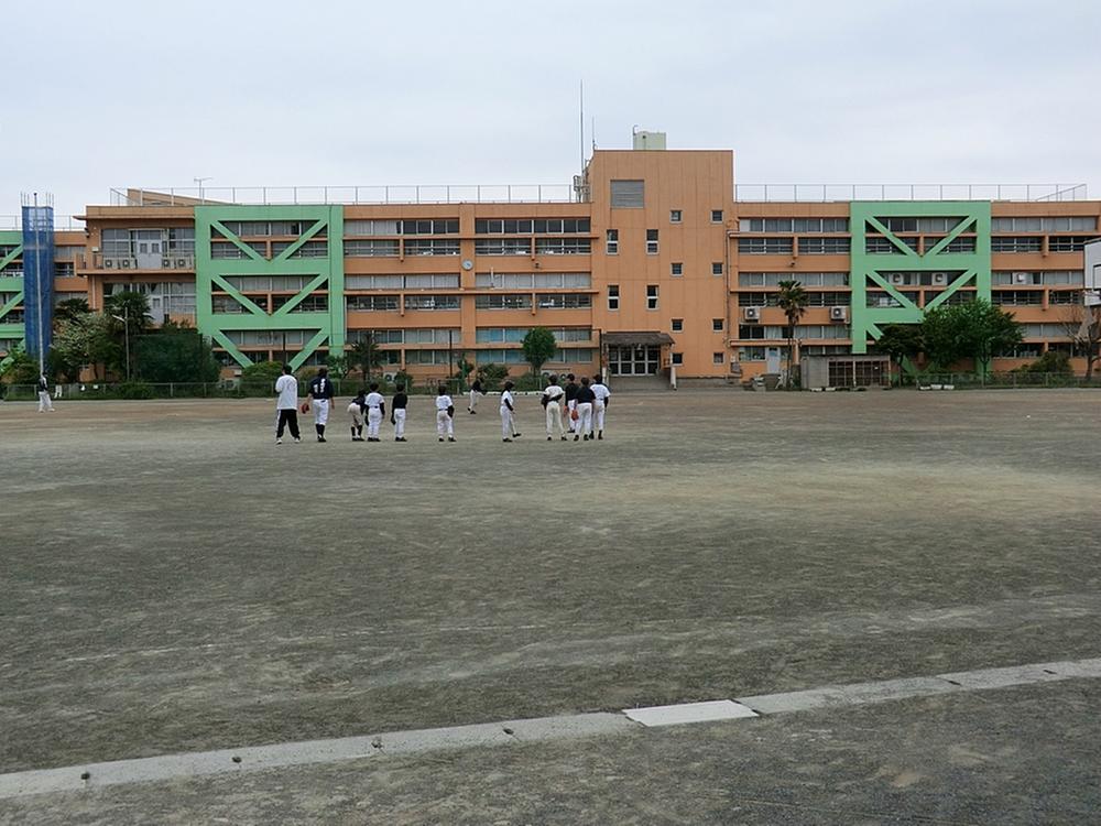 Primary school. 781m to Hino Municipal Hino first elementary school