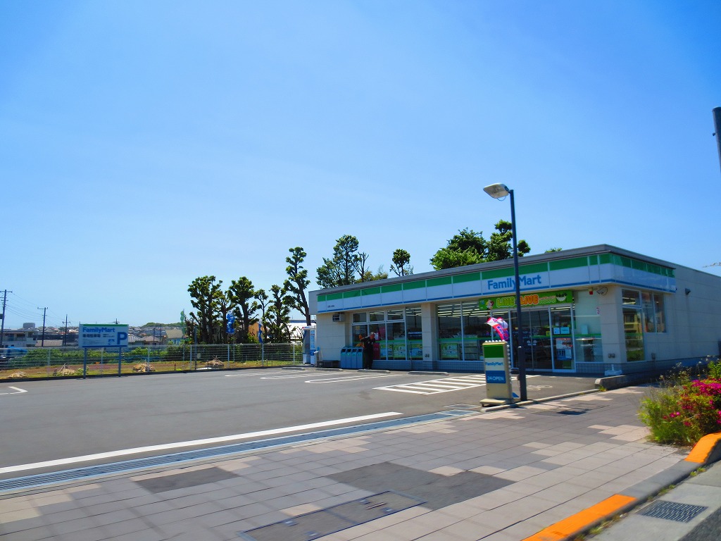 Convenience store. 339m to FamilyMart Hino Ueda store (convenience store)