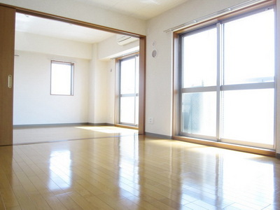 Living and room.  ☆ South-facing living room ☆ 