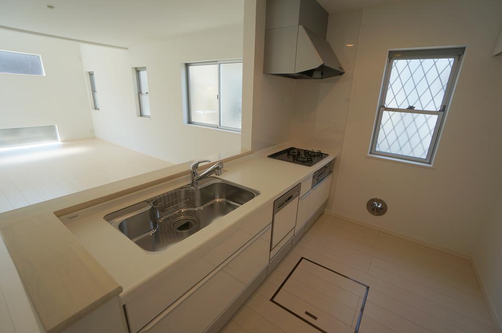 Same specifications photo (kitchen). Seller construction cases