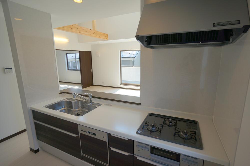 Same specifications photo (kitchen). Seller construction cases