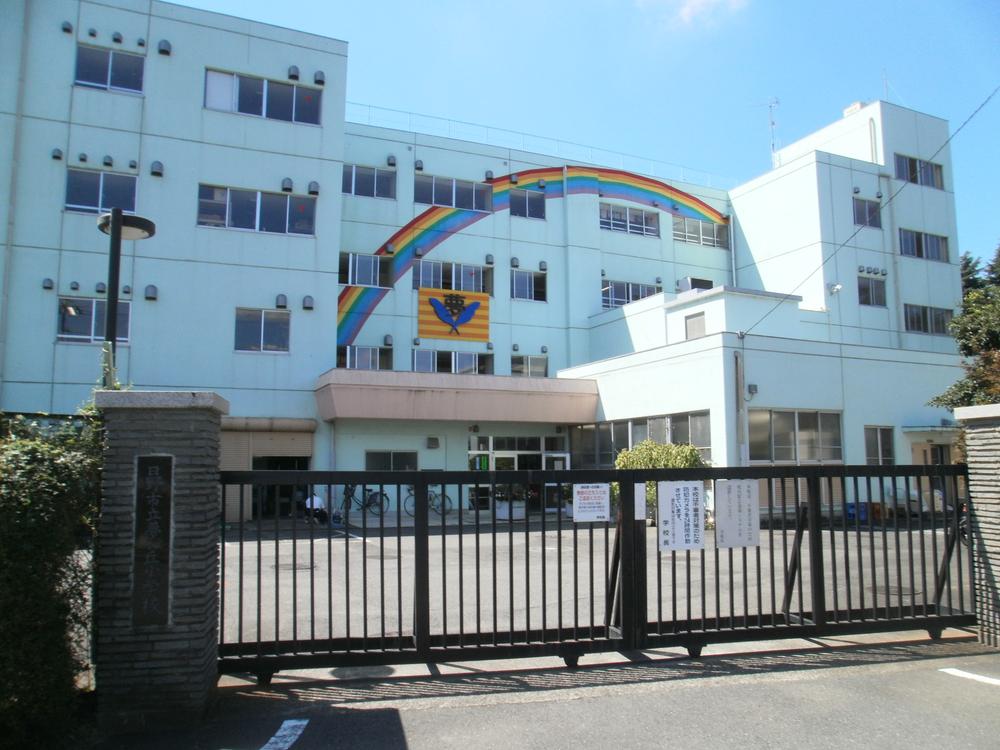 Primary school. 829m to Hino Municipal Yumegaoka Elementary School