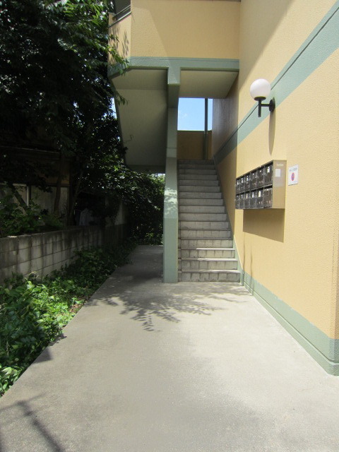 Other common areas. The room following the staircase