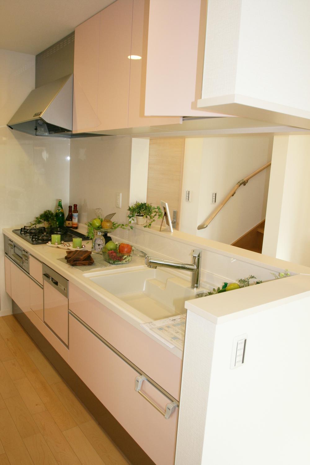 Kitchen. ● a kitchen with a dishwasher (10 Building)