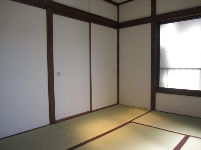 Non-living room. 2 Kaikyoshitsu.