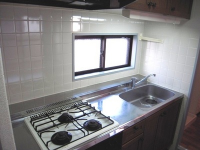 Kitchen. It is a three-necked stove large kitchen