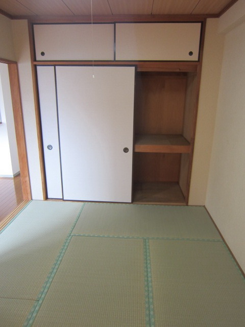 Other room space. Bright Japanese-style room